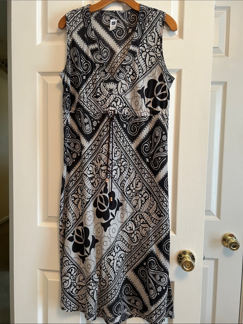 Gap Sleeveless Black & White Paisley Wrap Midi Dress